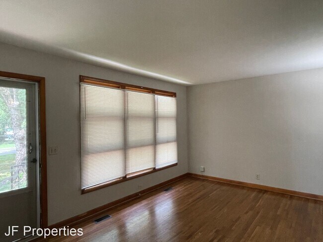 Building Photo - 3 br, 1 bath House - 1007 Brookfield Dr