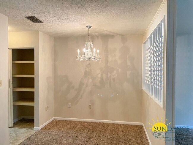 Foto del edificio - Great 3 Bedroom Townhouse in Shalimar