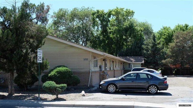 Foto del edificio - 3245-3255 Neil Rd