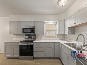 Building Photo - 1401 Broadview Pl