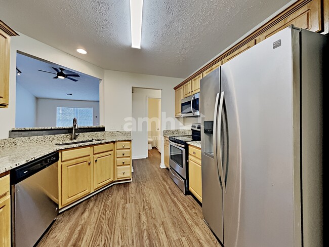 Foto del edificio - 916 Springs Hill Way