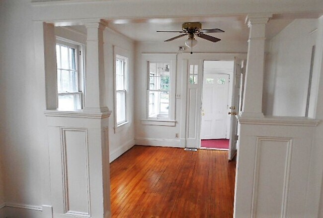 Building Photo - SINGLE FAMILY RANCH