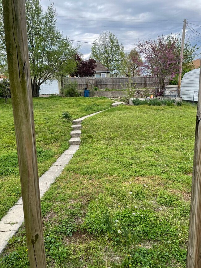Building Photo - Super Charming 2BR/1BA Home in Joplin, MO!