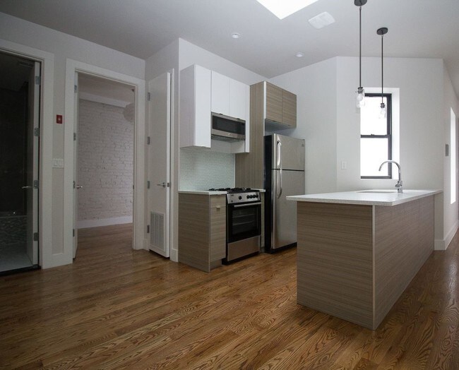 Foto del edificio - 104 Rogers Ave