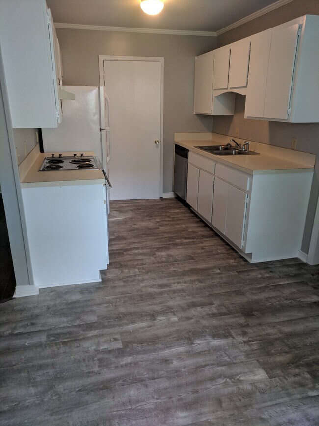 Building Photo - 3135 Cedar Creek Dr