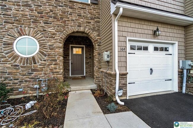 Building Photo - 164 Maureen Ln