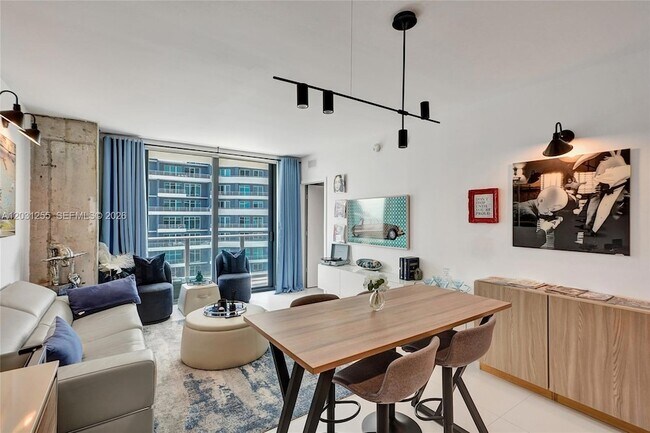 Foto del edificio - 1300 S Miami Ave
