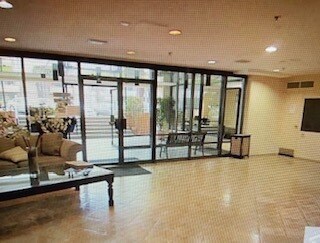 Foto principal - 421 S La Fayette Park Pl