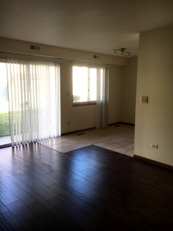 Foto del edificio - 729 E Whispering Oaks Ct