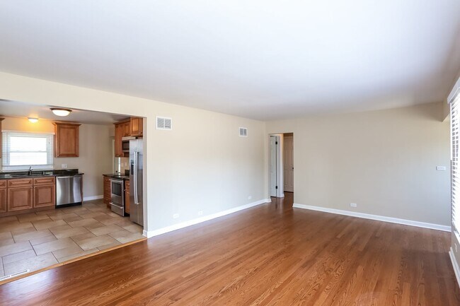 Building Photo - 180 S Oakland Grv
