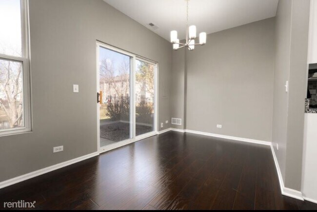 Building Photo - 4036 Blackstone Dr