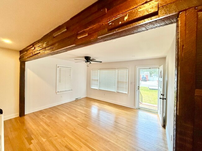 Building Photo - 1138 Crull Dr