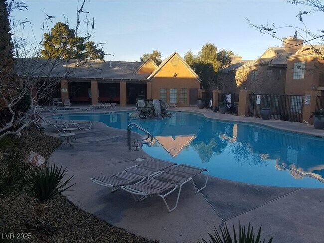 Foto del edificio - 2700 N Rainbow Blvd