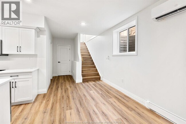 Building Photo - 154 McLellan Ave