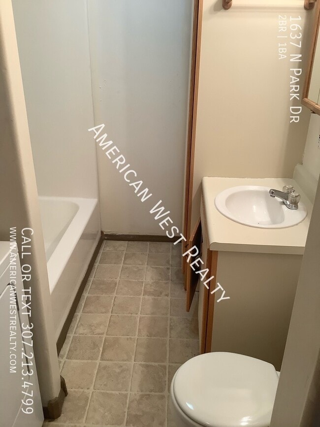 Foto del edificio - 1637 N Park Dr