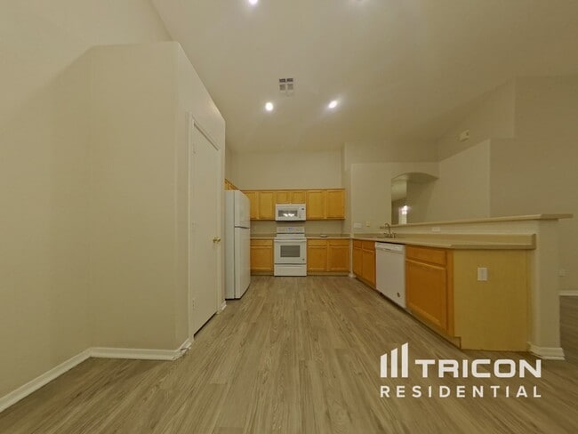 Building Photo - 3921 N 125th Dr