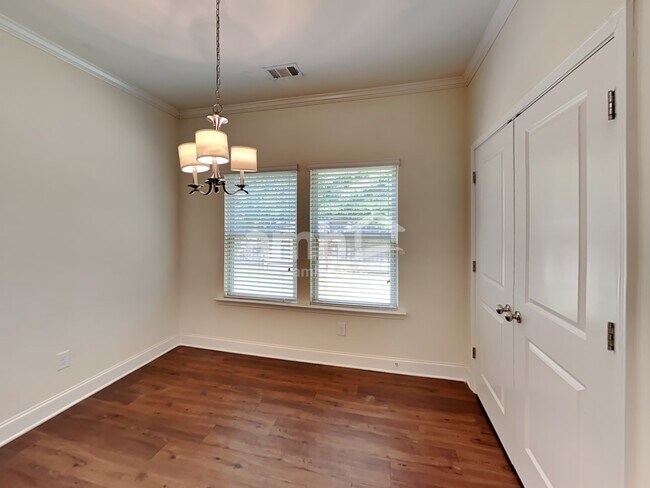 Building Photo - 2465 Beal St