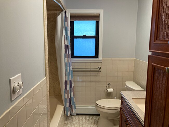 Building Photo - 205 Terhune Ave
