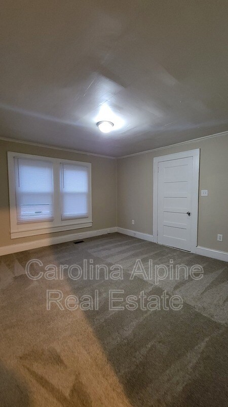 Foto del edificio - 1002 N Salisbury GQ Ave