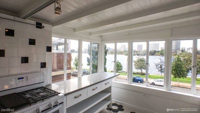 Foto del edificio - 2238 Lakeshore Ave