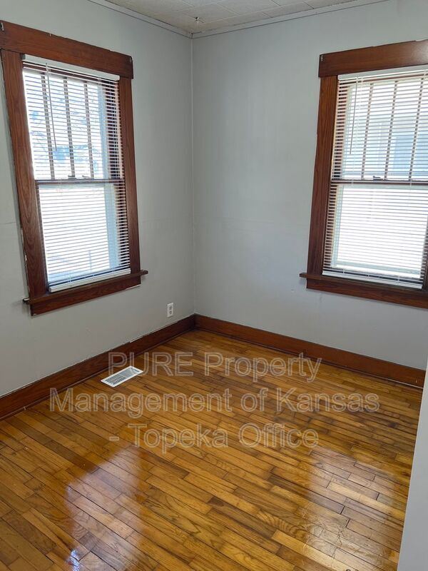Building Photo - 1827 SW Cherokee St
