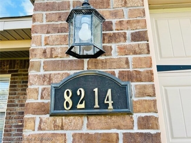 Foto del edificio - 8214 Huntington Way