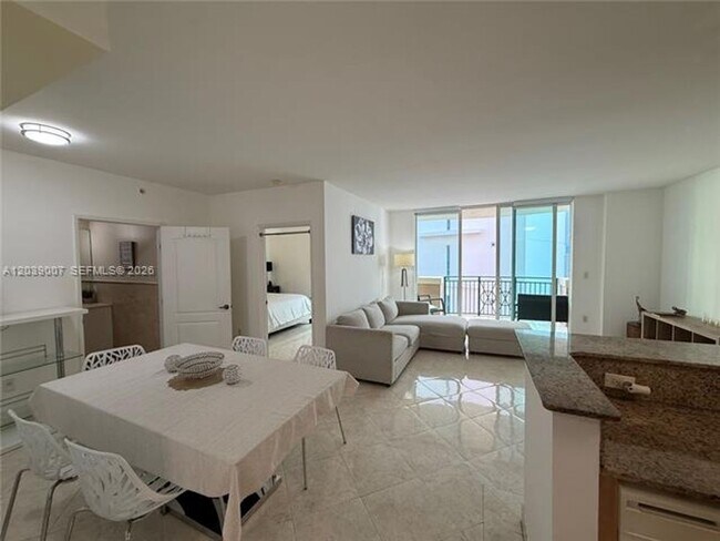 Foto del edificio - 17555 Atlantic Blvd