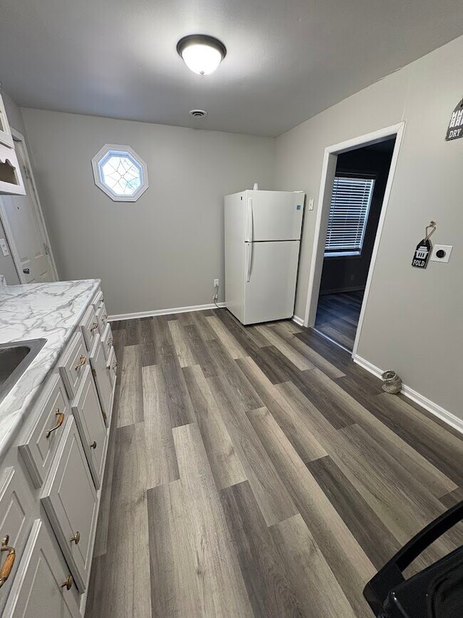 Foto del edificio - 240 N W Pl