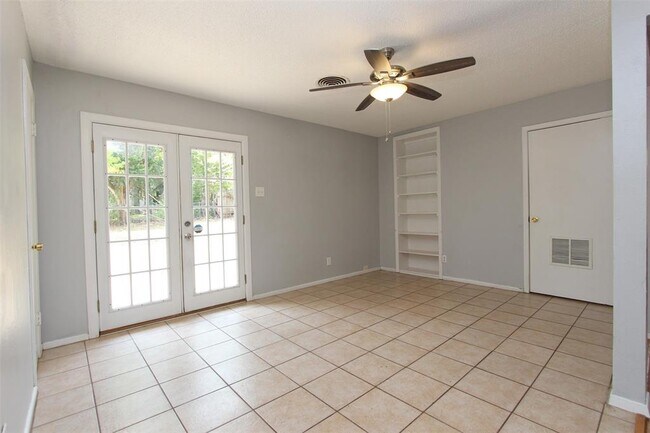 Building Photo - 2103 Columbia Cove
