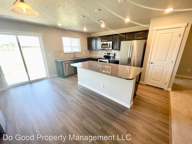 Foto del edificio - 3 br, 2 bath House - 7745 E. Declaration Dr.