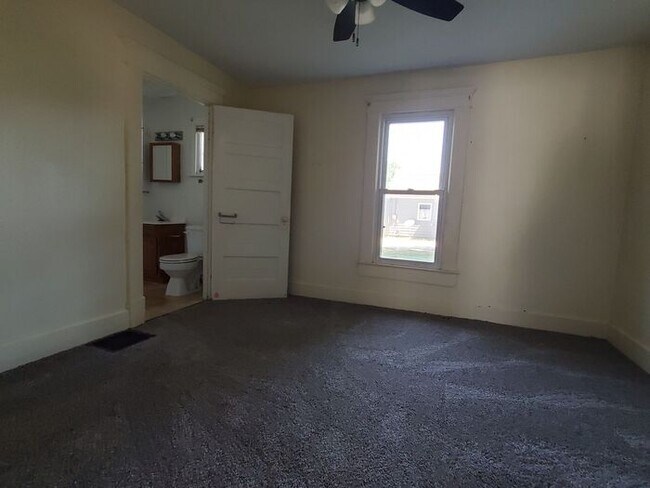 Foto del edificio - 2 Bedroom House in Clinton, IN