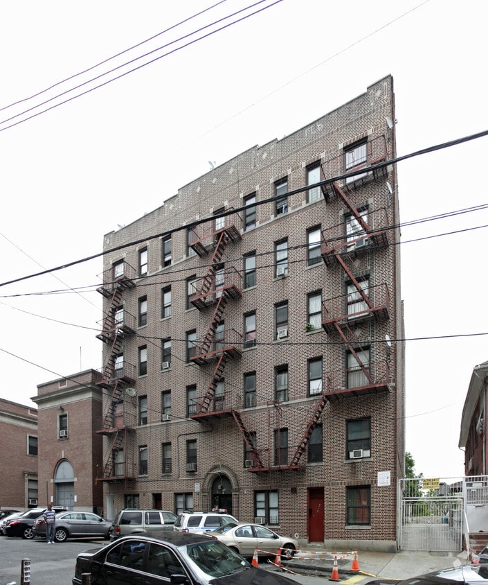 Primary Photo - 2108 Ryer Ave