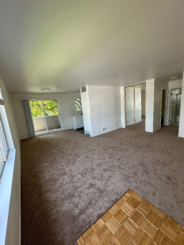 Foto del edificio - 472 Lincoln Cir