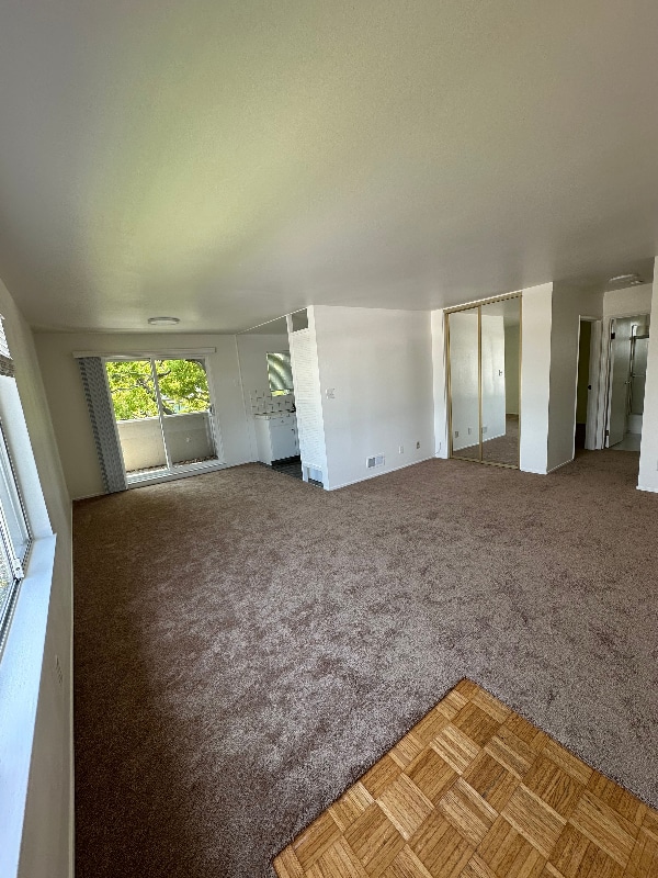 Building Photo - 472 Lincoln Cir