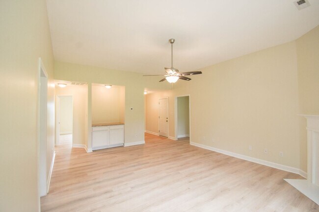 Foto del edificio - 3 Bedroom 2 Bathroom with Garage