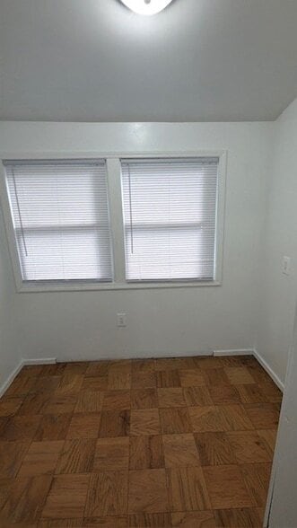 Building Photo - 634 Maple Ln