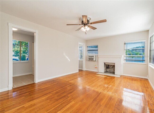 Building Photo - Charming 2br/2ba Dunedin Unit available now!