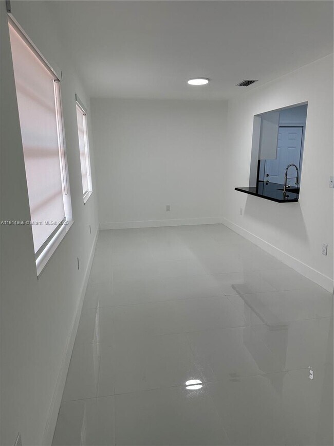 Foto del edificio - 6936 SW 22nd St