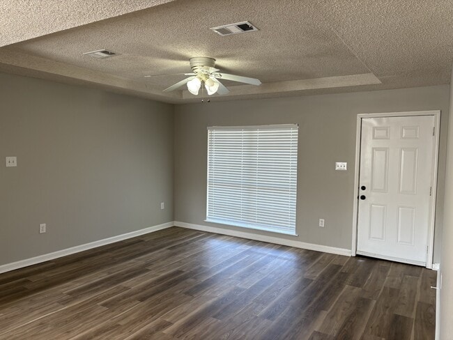 Building Photo - 8712 Aspen Ct