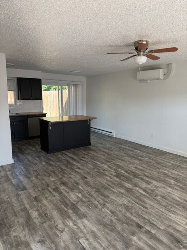 Foto del edificio - 707 N Holly Dr