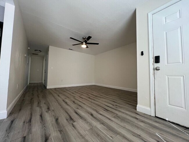 Foto del edificio - 310 E Tomlin St