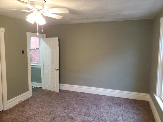 Foto del edificio - 548 Railroad St