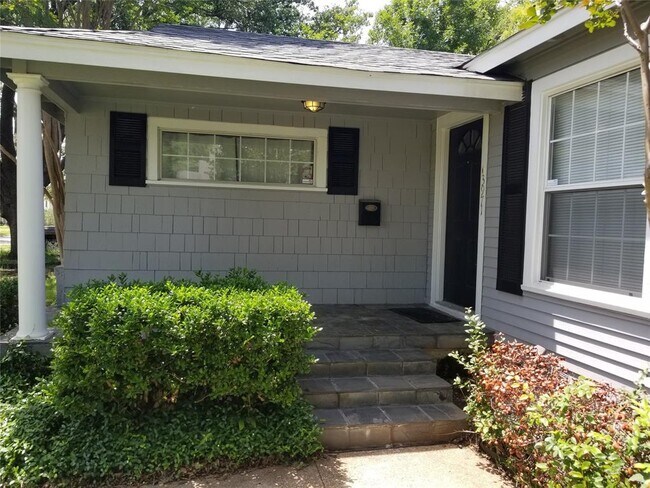 Building Photo - 3971 Beechwood Ln