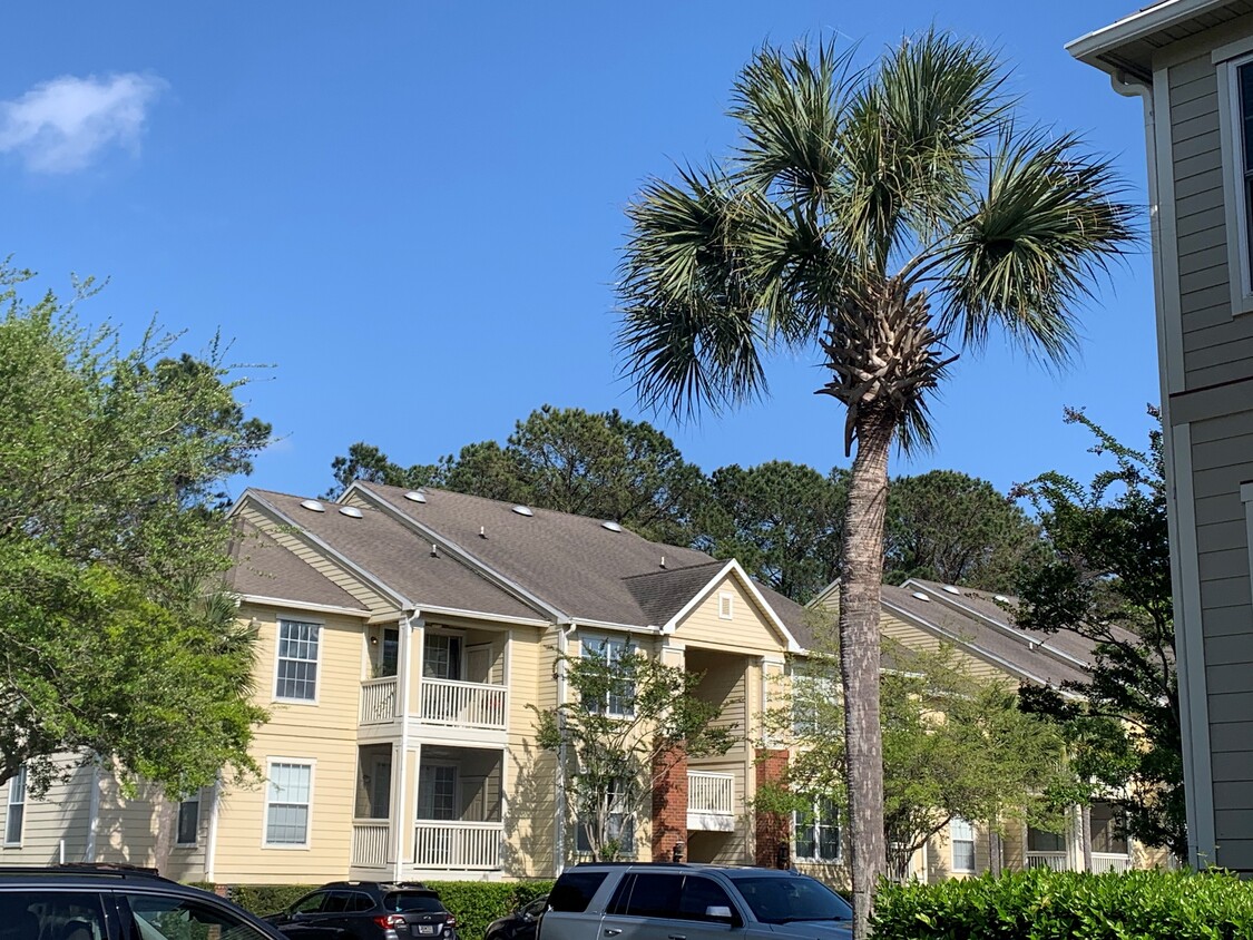 Foto principal - 1600 Long Grove Dr