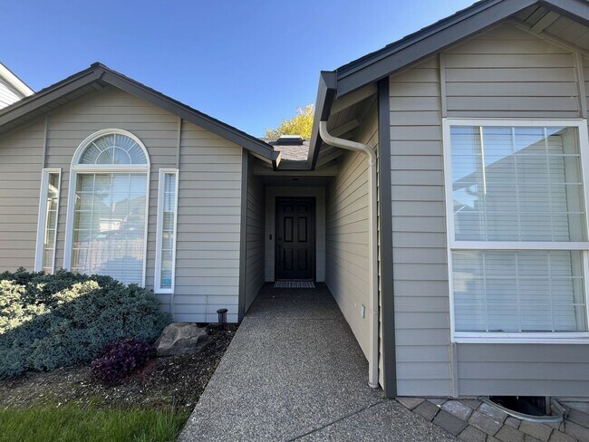 Building Photo - Beautiful Single-Level 3 Bedroom Home with...