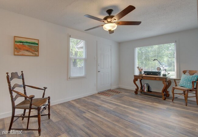 Foto del edificio - 1 br, 1 bath House - 1017 1/2 Iowa Ave