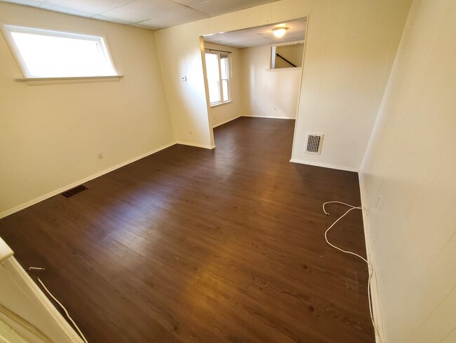 Foto del edificio - Large 3 Bedroom 2 Story Apartment Winton / Blossom area Avail Soon