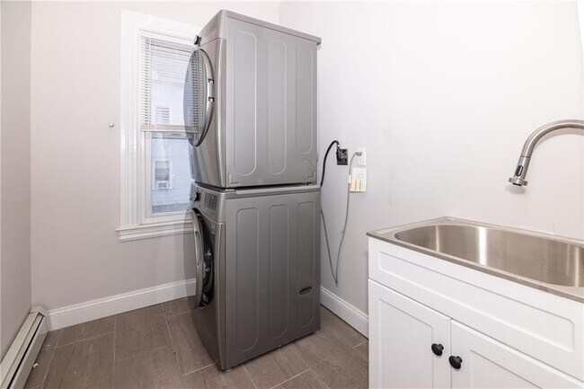 Foto del edificio - 376 Hope St