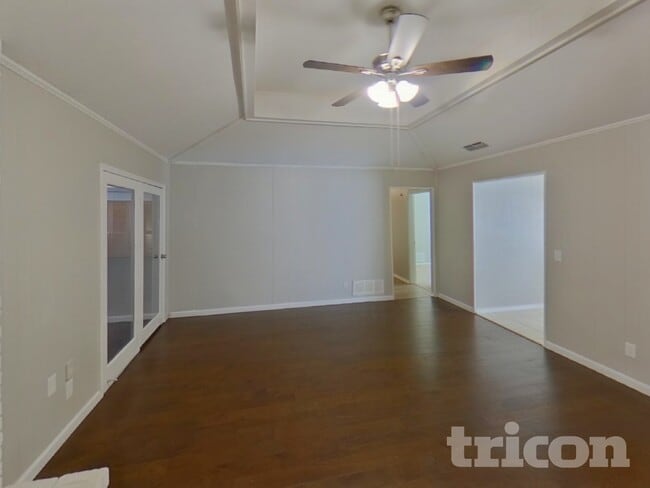 Building Photo - 600 Spring Willow Dr