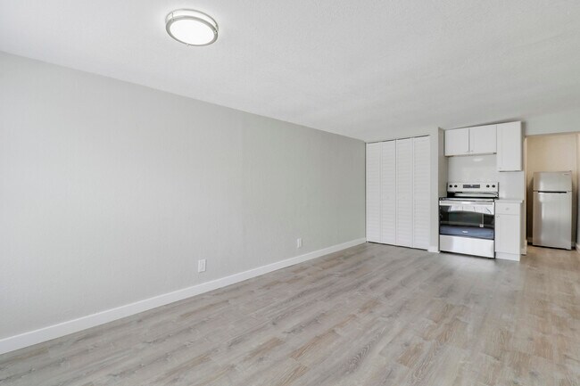 Building Photo - 711 4th Ave S